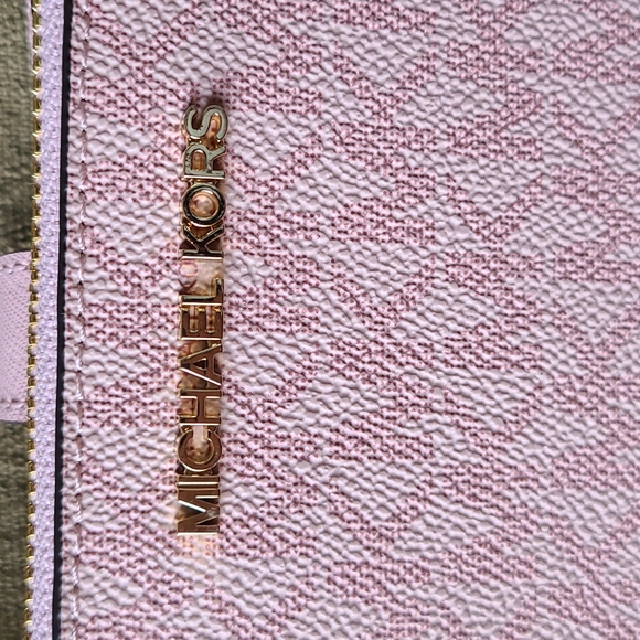 RARE FIND..NWT Michael Kors Double Zip Jet Set Wristlet (AUTHENTIC) - Picture 2 of 4